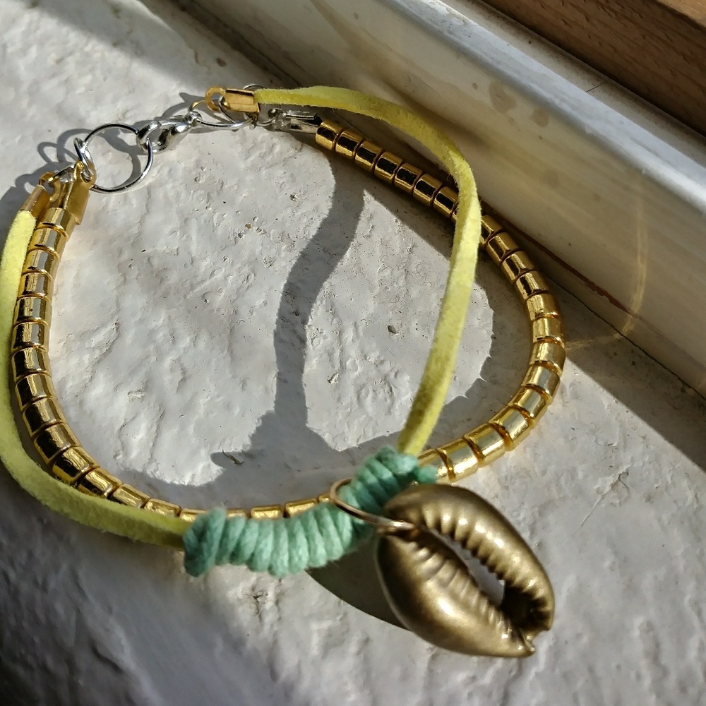 Women's bracelet